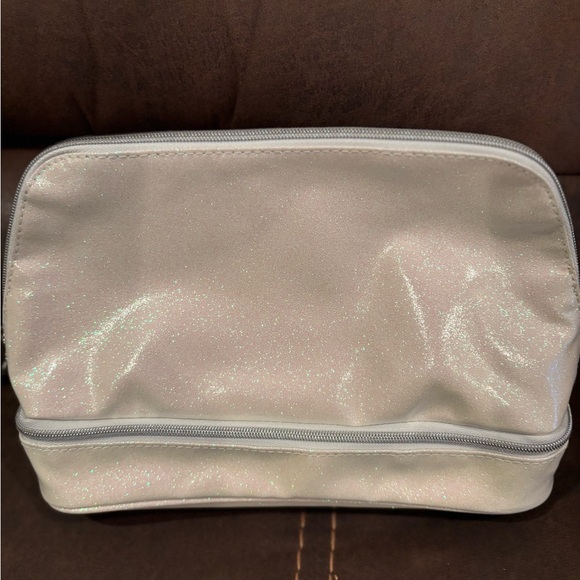 New Disney travel make up bag‎ - Picture 1 of 5
